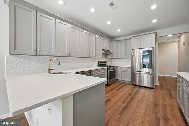 10 BARTONS MILL DR, Washington Crossing, PA 18977