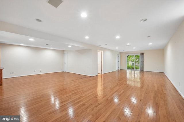 10 BARTONS MILL DR, Washington Crossing, PA 18977