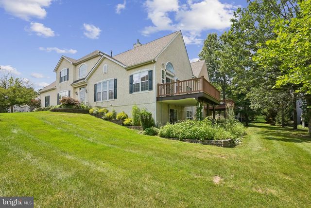 10 BARTONS MILL DR, Washington Crossing, PA 18977