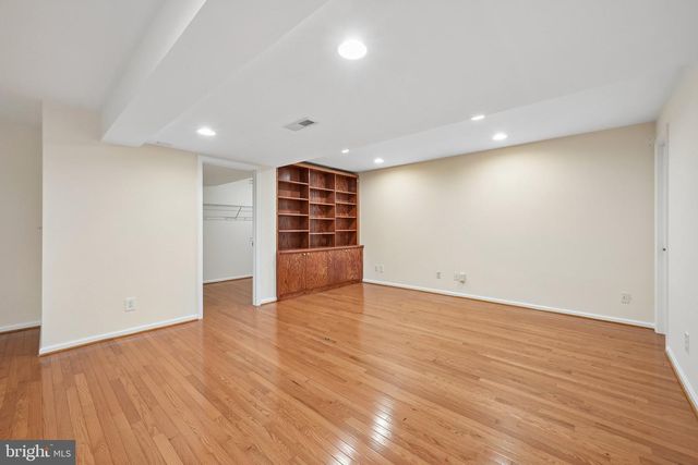 10 BARTONS MILL DR, Washington Crossing, PA 18977