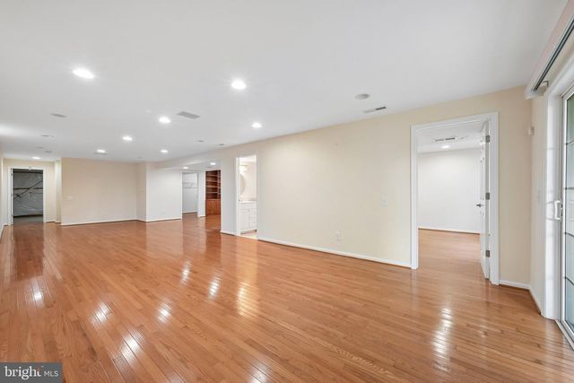 10 BARTONS MILL DR, Washington Crossing, PA 18977
