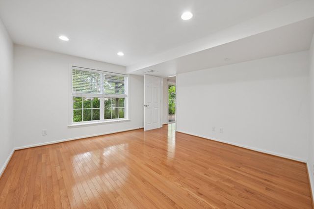 10 BARTONS MILL DR, Washington Crossing, PA 18977