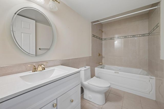 10 BARTONS MILL DR, Washington Crossing, PA 18977