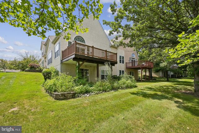 10 BARTONS MILL DR, Washington Crossing, PA 18977