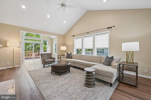 10 BARTONS MILL DR, Washington Crossing, PA 18977