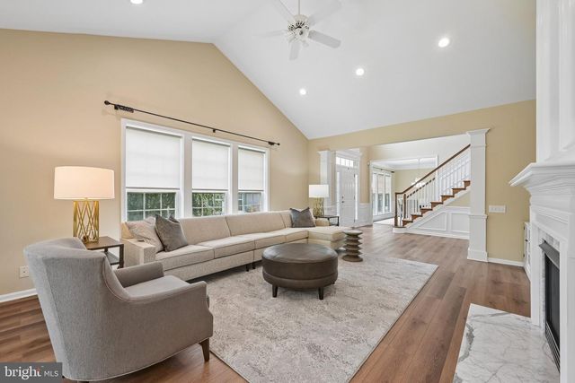 10 BARTONS MILL DR, Washington Crossing, PA 18977