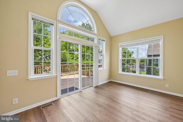 10 BARTONS MILL DR, Washington Crossing, PA 18977