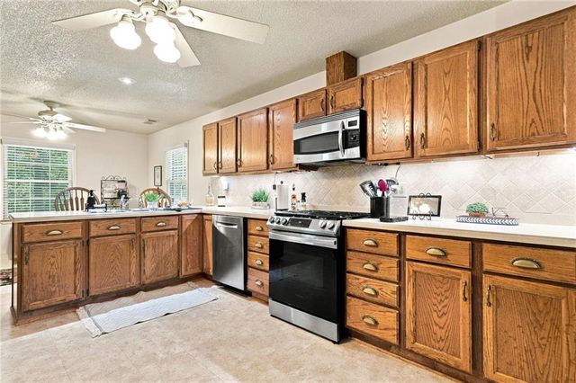 5011 Peach Mountain Circle, Gainesville, GA 30507