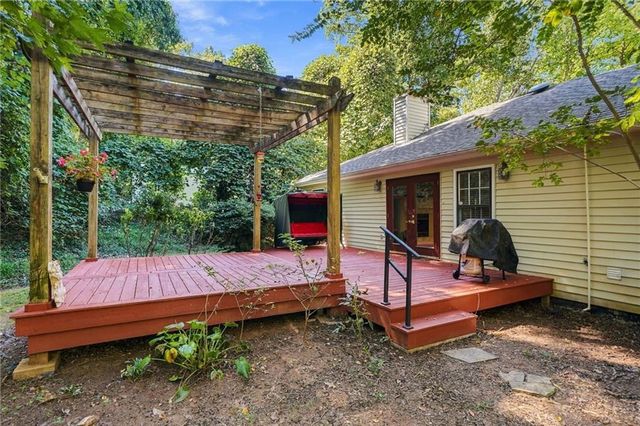 5011 Peach Mountain Circle, Gainesville, GA 30507