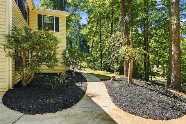 5011 Peach Mountain Circle, Gainesville, GA 30507