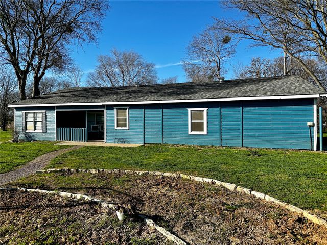 705 W Cedar Creek Parkway, Seven Points, TX 75143