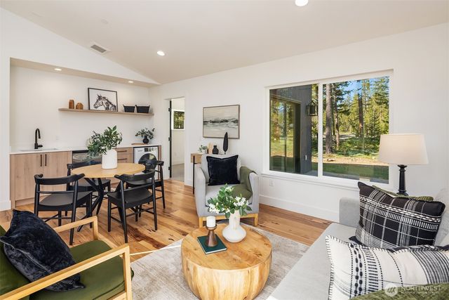 1980 Wanawish Loop, Cle Elum, WA 98922