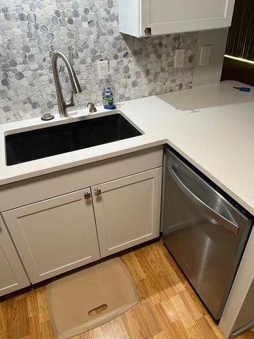 1905-121 West Lane, Kerrville, TX 78028