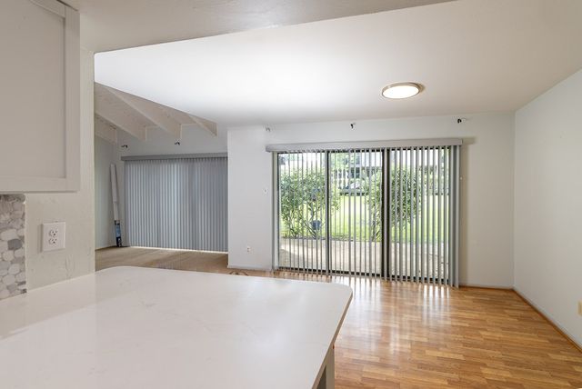 1905-121 West Lane, Kerrville, TX 78028