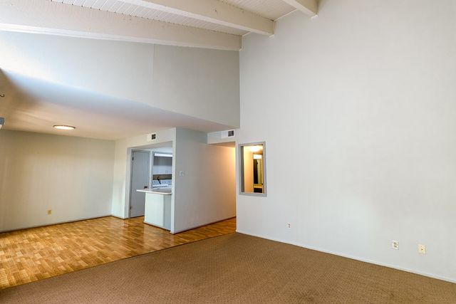 1905-121 West Lane, Kerrville, TX 78028