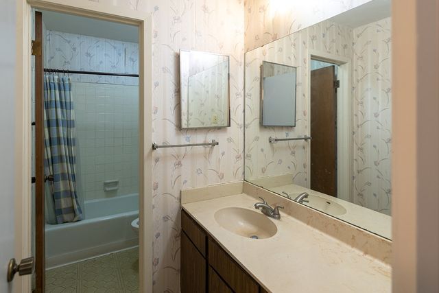 1905-121 West Lane, Kerrville, TX 78028