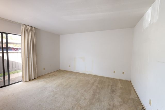 1905-121 West Lane, Kerrville, TX 78028