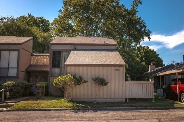 1905-121 West Lane, Kerrville, TX 78028
