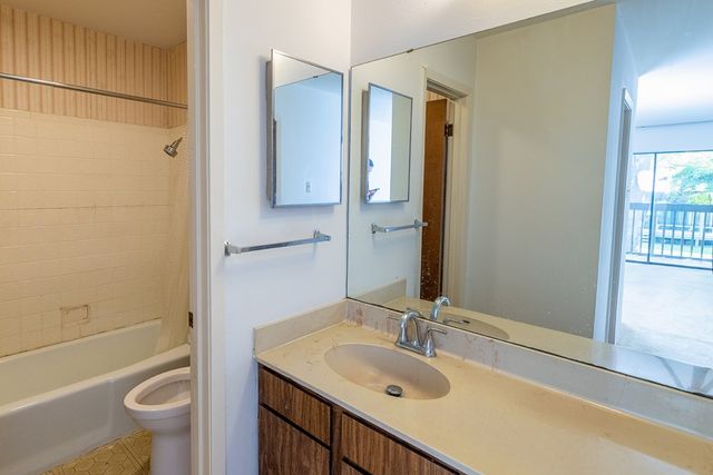 1905-121 West Lane, Kerrville, TX 78028