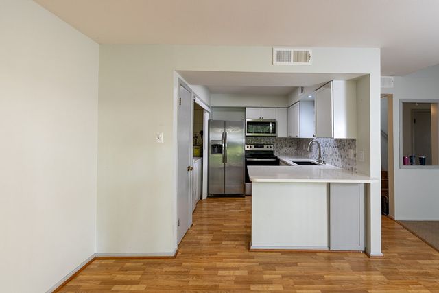 1905-121 West Lane, Kerrville, TX 78028