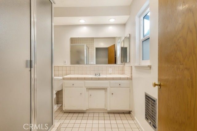 9731 Rathburn, Northridge (los Angeles), CA 91325