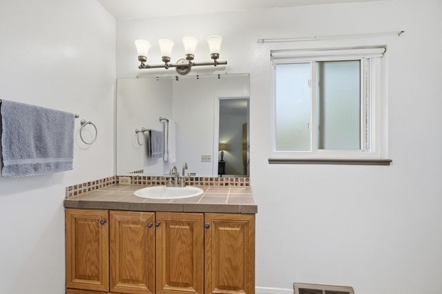 7313 Pickard Avenue NE, Albuquerque, NM 87110
