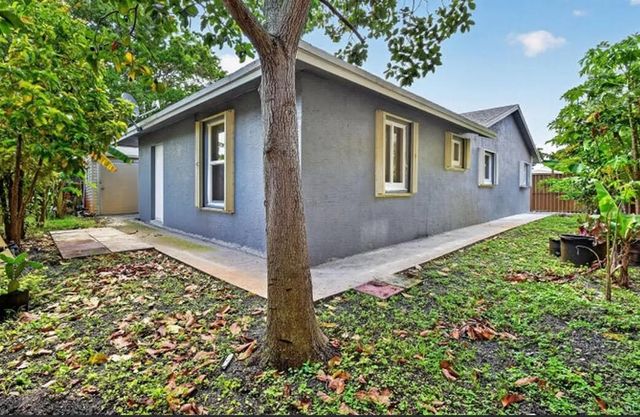 1615 Shirley Court, Lantana, FL 33462