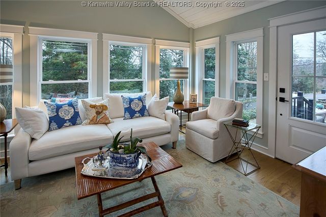 918 Lower Ridgeway Road, Charleston, WV 25314