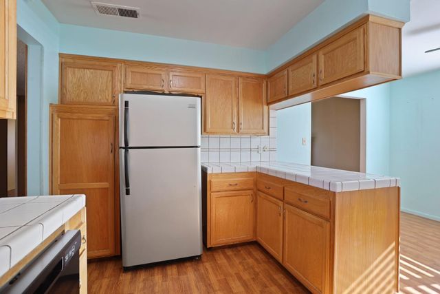 2752 Calariva Dr, Stockton, CA 95204