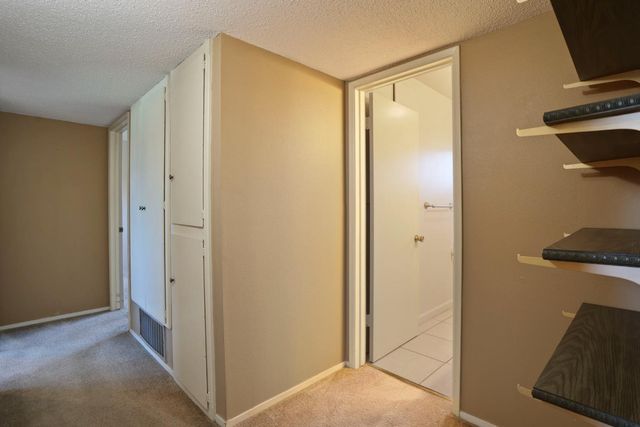 2752 Calariva Dr, Stockton, CA 95204