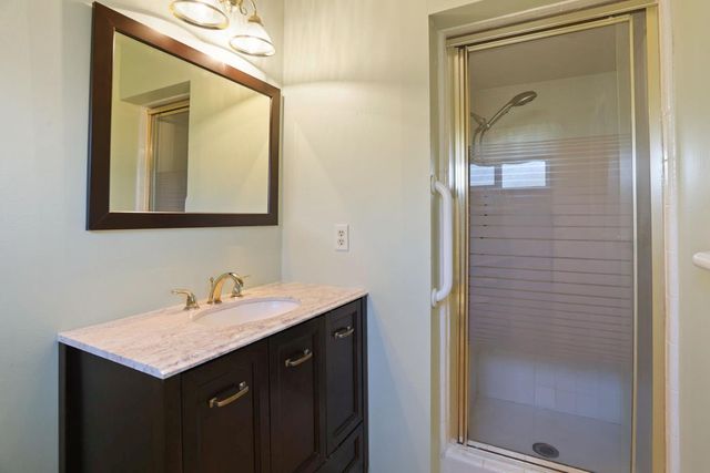 2752 Calariva Dr, Stockton, CA 95204