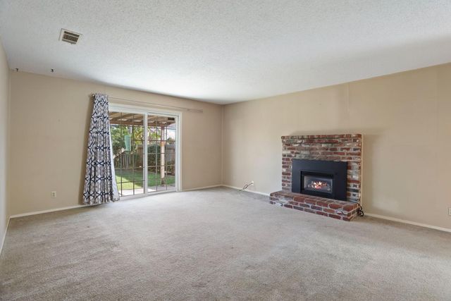 2752 Calariva Dr, Stockton, CA 95204