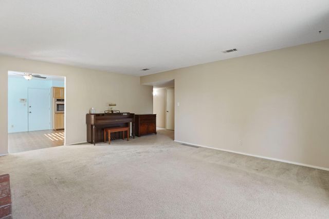 2752 Calariva Dr, Stockton, CA 95204