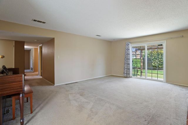 2752 Calariva Dr, Stockton, CA 95204