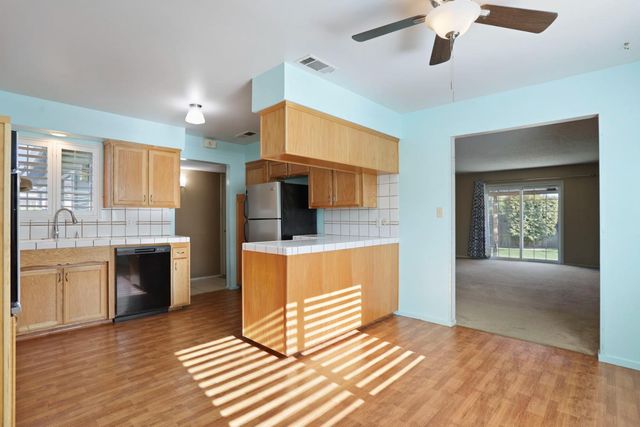 2752 Calariva Dr, Stockton, CA 95204