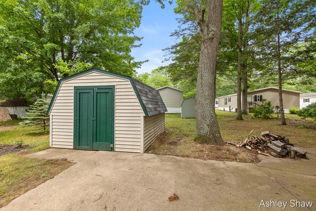 13566 Pinewood Drive, Grand Haven Twp, MI 49417