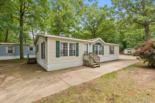 13566 Pinewood Drive, Grand Haven Twp, MI 49417