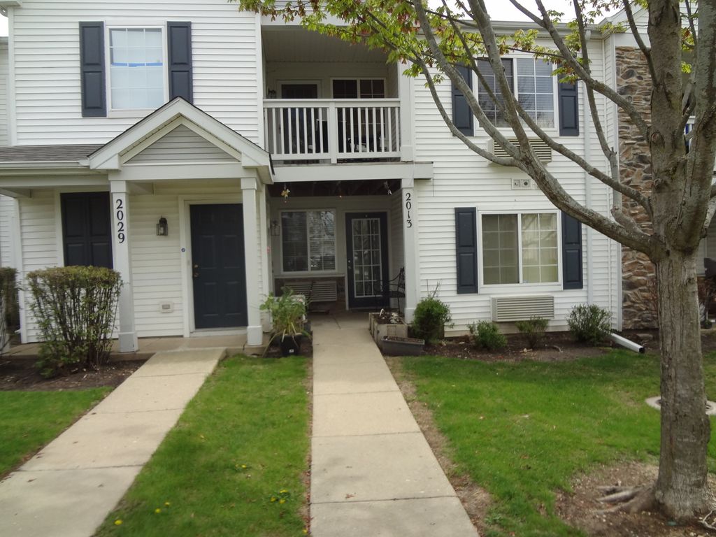 2013 Silverstone Drive 2013, Carpentersville, IL 60110