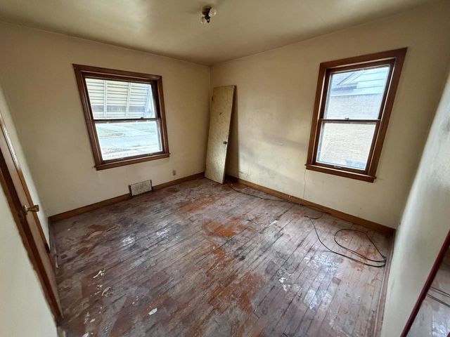 5318 N 61st STREET, Milwaukee, WI 53218