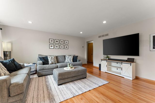 8128 Jackson Avenue, Munster, IN 46321