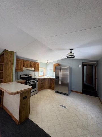 7353 S 108th Avenue, Rothbury, MI 49452