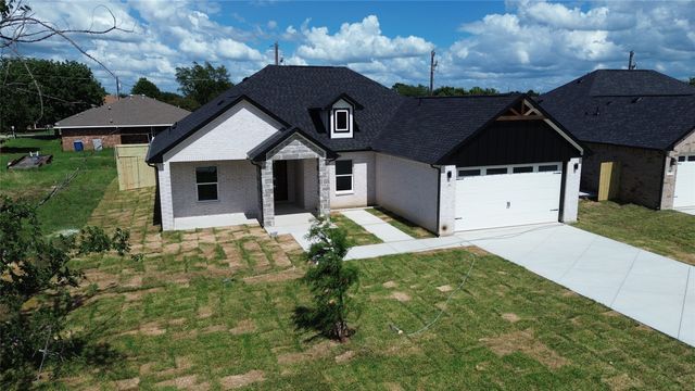 308 Backlash Drive, Gun Barrel City, TX 75156