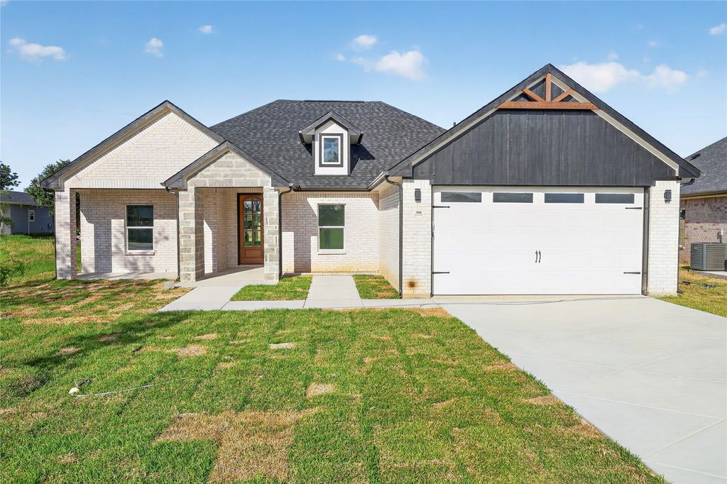 308 Backlash Drive, Gun Barrel City, TX 75156