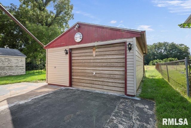 4234 9TH Street, Rock Island, IL 61201