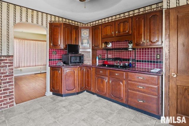 4234 9TH Street, Rock Island, IL 61201