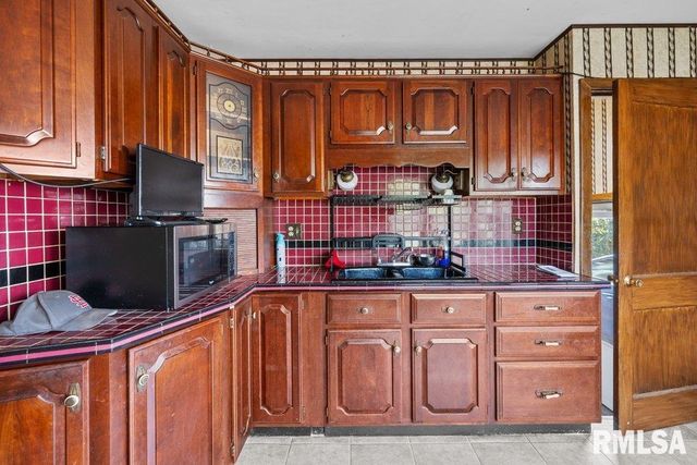 4234 9TH Street, Rock Island, IL 61201