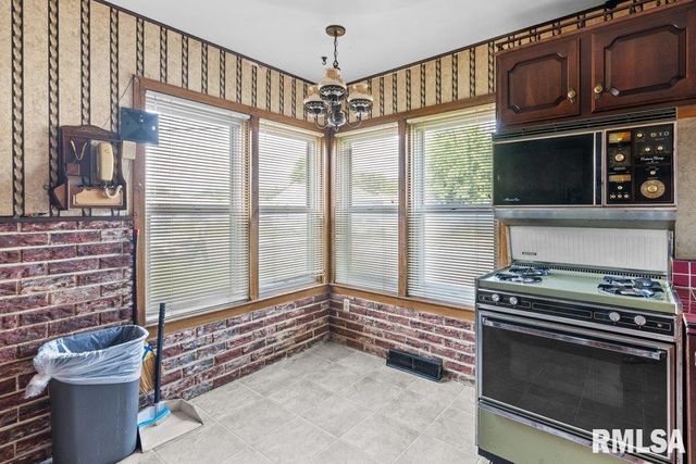 4234 9TH Street, Rock Island, IL 61201