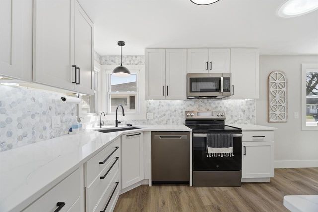 227 S MATTHEW STREET, Kimberly, WI 54136