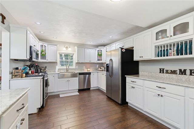 34 Cherry Farm Ln, Dunbar, PA 15431