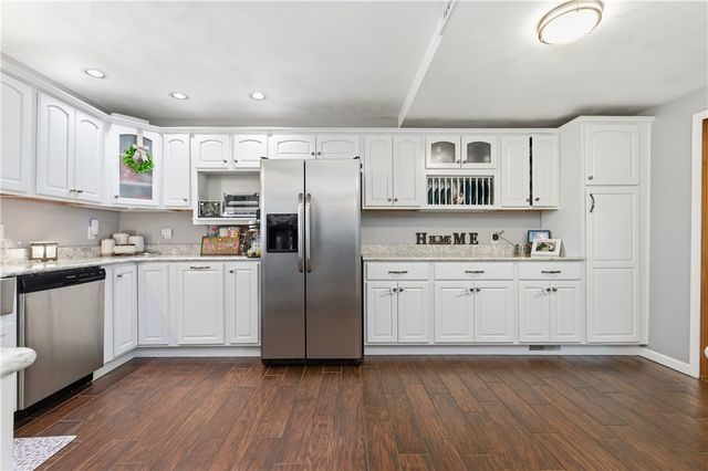 34 Cherry Farm Ln, Dunbar, PA 15431